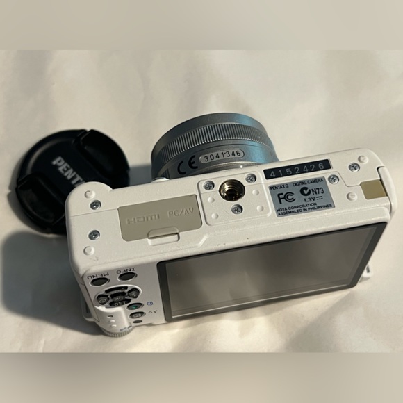 BRAND NEW Pentax digital camera/video camera w/ pop-up flash & storage drive! - Picture 8 of 14